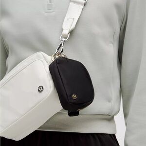 Everywhere Belt Bag Nano - Black Gold
